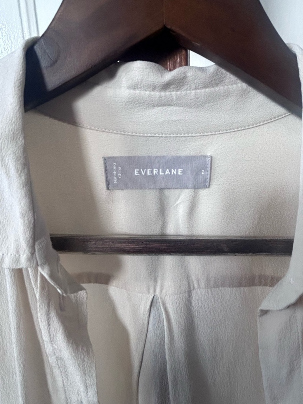 Everlane Silk long-sleeve shirt size 2 - Picture 2 of 4